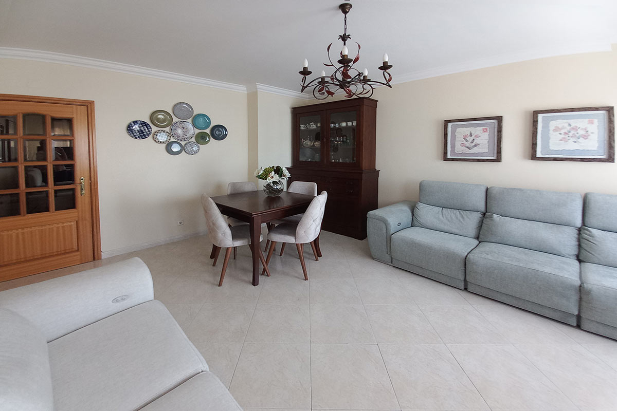 Apartamento de 3 assoalhadas, com parqueamento e arrecadação, no Bairro do Liceu - Refª 3-007.22