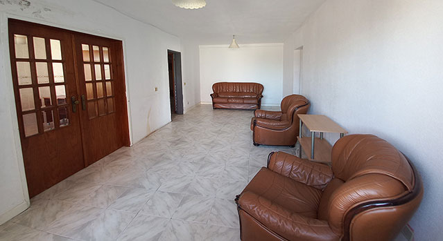 Apartamento de quatro assoalhadas, para remodelação total, nos Jardins do Sado, em Setúbal - Refª 4-020.22