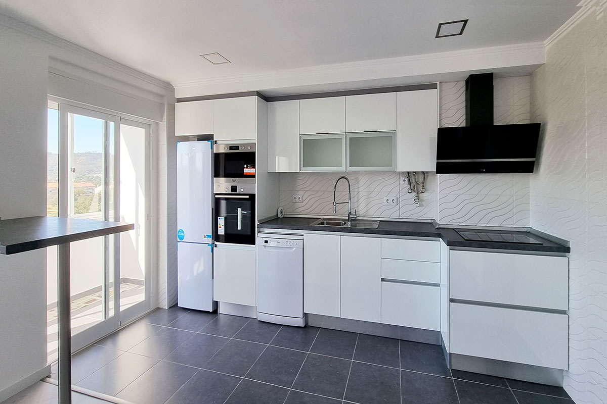 Apartamento T2, recuperado, com excelentes varandas, na Azeda em Setúbal - Refª 3-005.23 Apartamento T2, recuperado, com excelentes varandas, na Azeda em Setúbal - Refª 3-005.23
