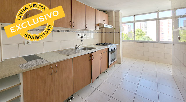 Apartamento T2, remodelado, com 70m2, na Av. Bento Jesus Caraça em Setúbal - Refª 3-018.23