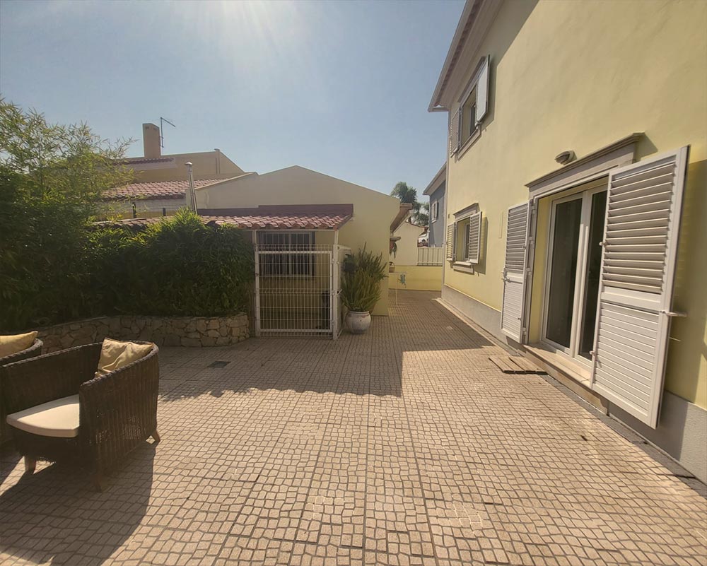 Moradia T4, isolada, com terraço e telheiro, no Vale Ana Gomes, em Setúbal - Refª M5-008.23