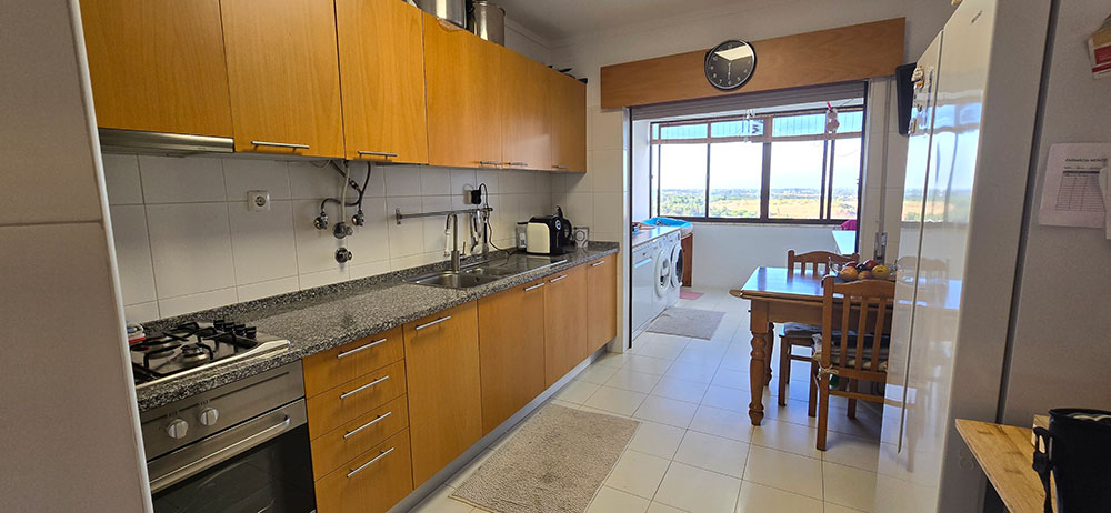 Apartamento T3, remodelado, com vista panorâmica rio, serra e Setúbal - Refª 4-010.24