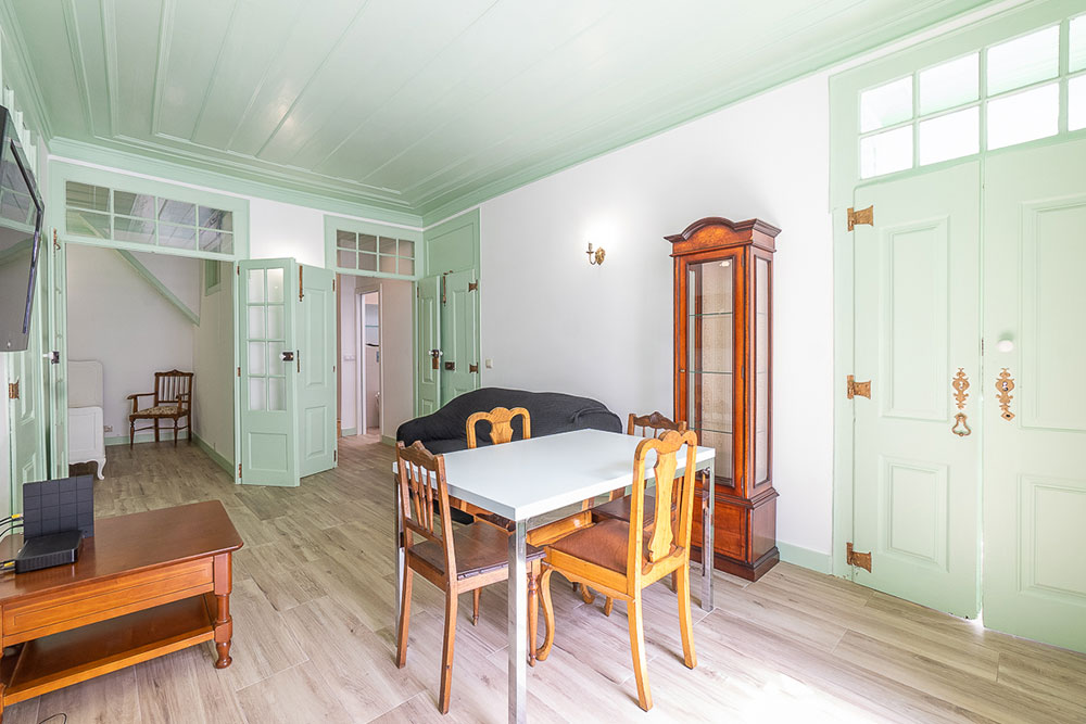 Apartamento T2, c/ sotão aproveitado, no centro histórico de Setúbal - Refª 3-017.24