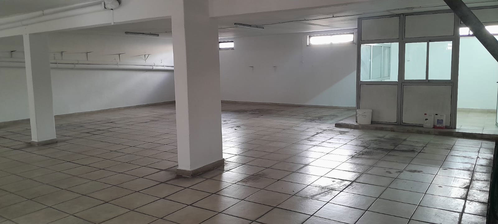 Grande Garagem, para 6 viaturas, em São Sebastião, Setúbal - Refª GV-002.24