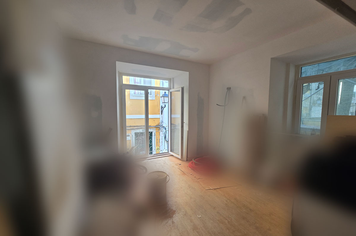 Apartamento T2, remodelado, por estrear, na baixa de Setúbal - Refª 3-013.24