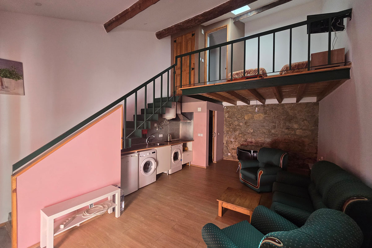 T0 com mezzanine, no centro de Setúbal – Cozinha Equipada e Mobilado - Refª MA1-002.25 T0 com mezzanine, no centro de Setúbal – Cozinha Equipada e Mobilado - Refª MA1-002.25