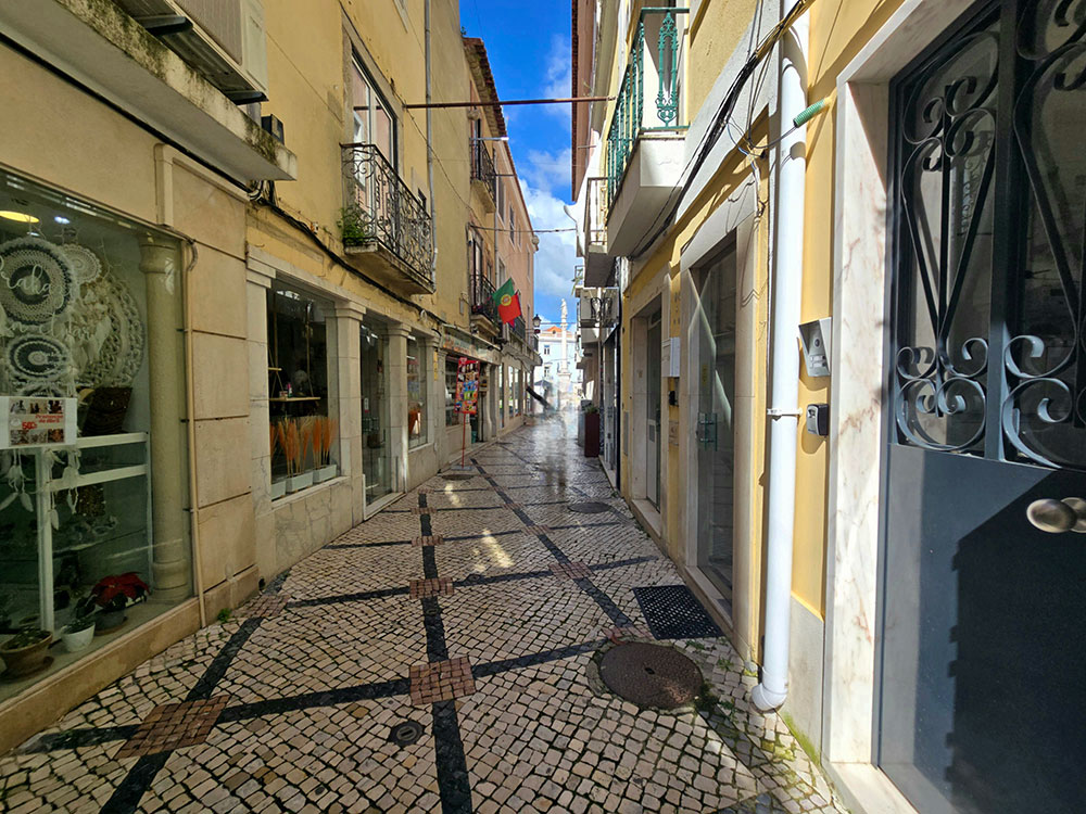 Loja no centro da cidade de Setúbal, junto à Praça do Bocage - Refª LV-002.25 Loja no centro da cidade de Setúbal, junto à Praça do Bocage - Refª LV-002.25