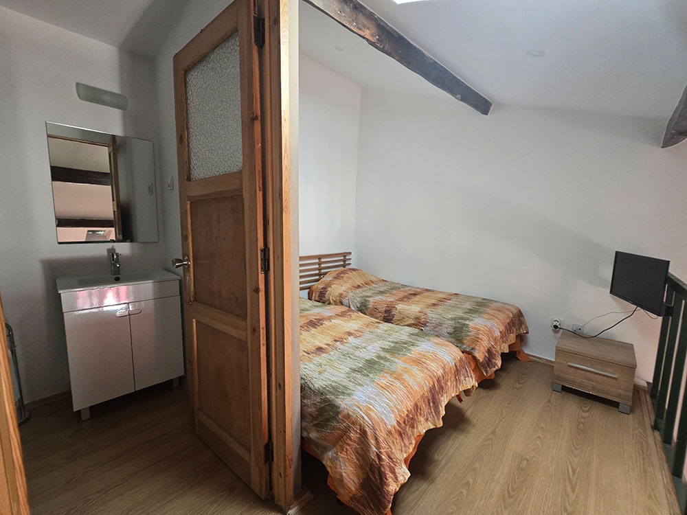 T0 com mezzanine, no centro de Setúbal – Cozinha Equipada e Mobilado - Refª MA1-002.25