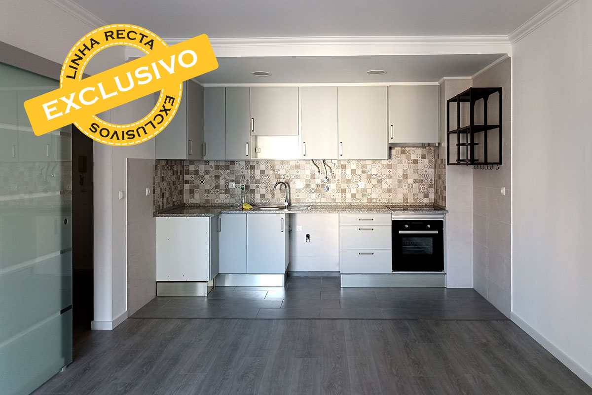 Apartamento de 3 assoalhadas, completamente remodelado, com elevador,na Tetra em Setúbal - Refª 3-006.25