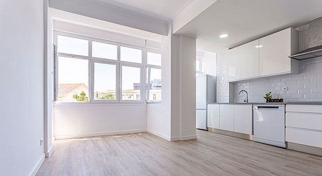 Apartamento T2, remodelado, a estrear, junto ao Terminal Rodoviário da Praça do Brasil em Setúbal - Refª 3-008.25