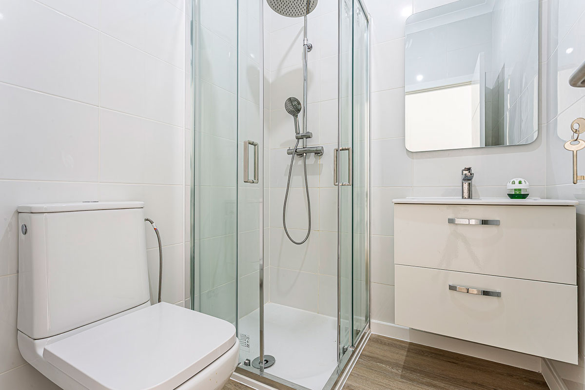 Apartamento T2, remodelado, a estrear, junto ao Terminal Rodoviário da Praça do Brasil em Setúbal - Refª 3-008.25