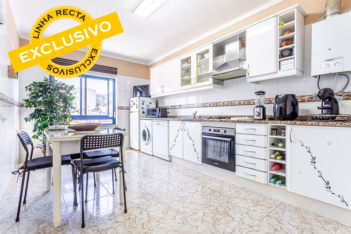 Apartamento T2, com varandas, na zona do Hospital, garagem opcional - Refª 3-009.25