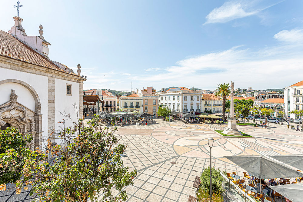 Apartamento T5, Duplex, na Praça do Bocage em Setúbal - Refª 6-001.25