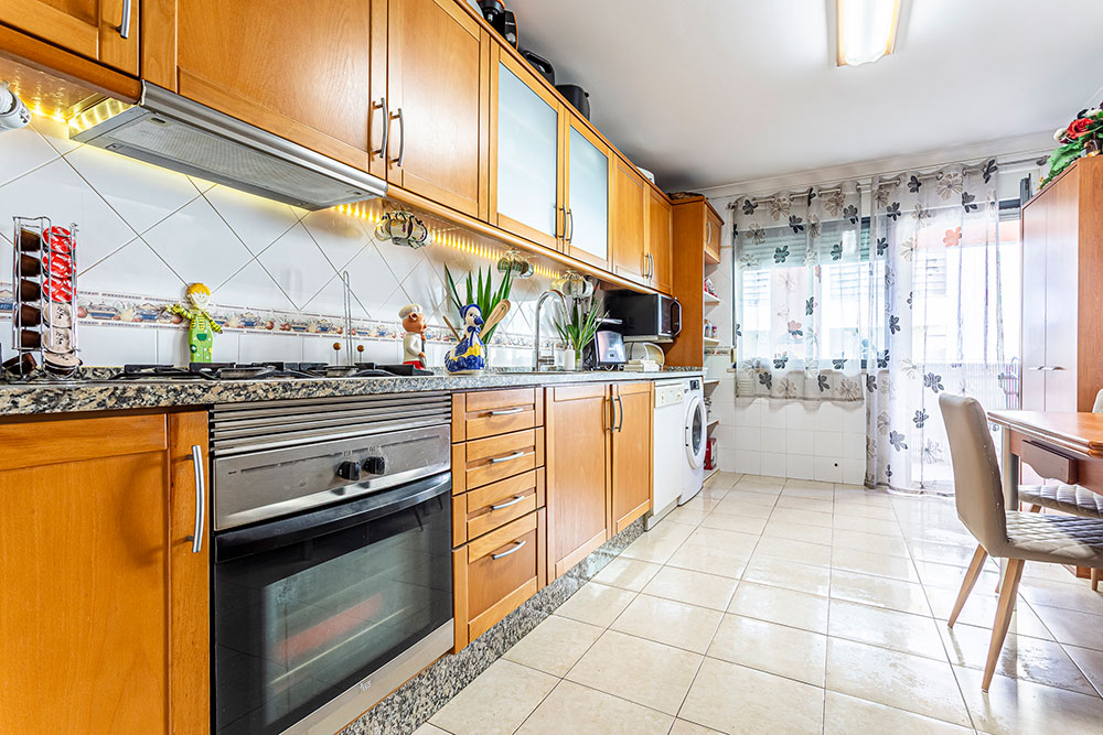 Apartamento T2, c/ terraço, no centro histórico de Setubal - Refª 3-016.24