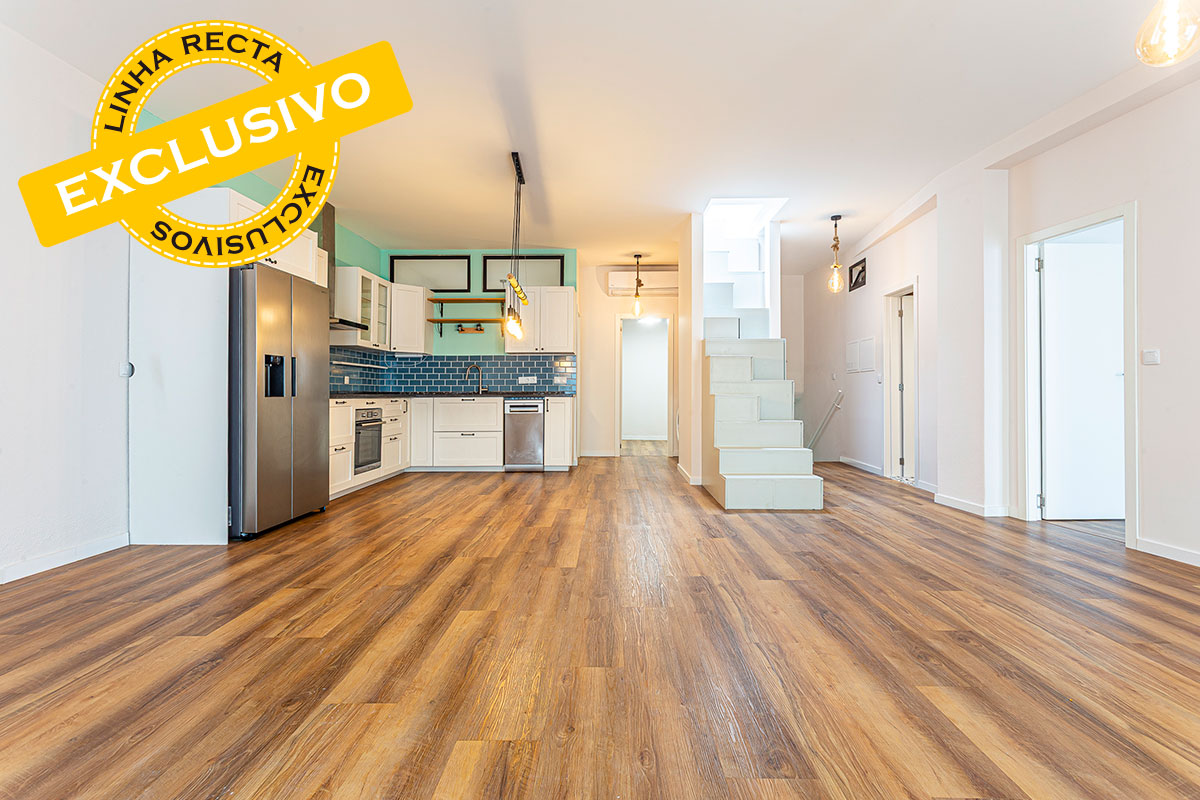 Apartamento T2, de cobertura, com boas áreas e terraço, arr. exterior, vista Tróia - Refª 3-015.25