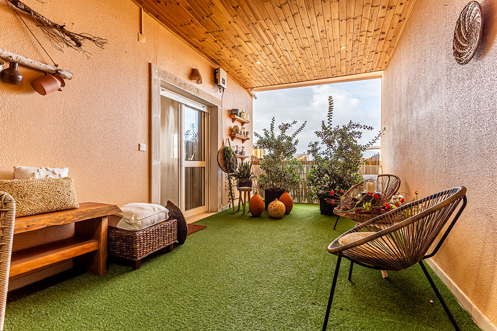 Apartamento T2, de cobertura, com boas áreas e terraço, arr. exterior, vista Tróia - Refª 3-015.25