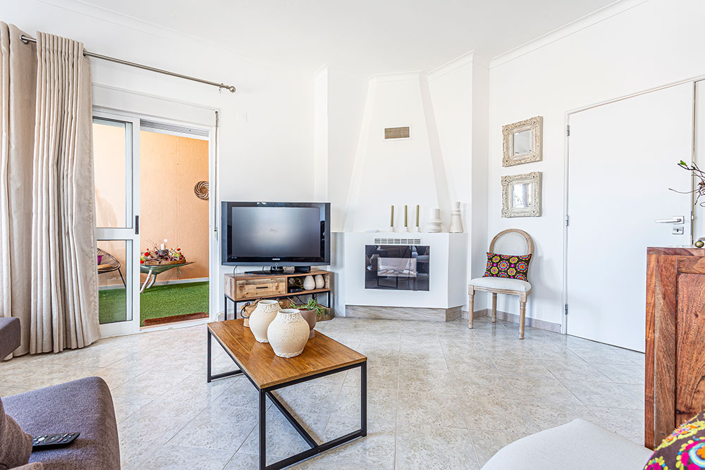 Apartamento T2, de cobertura, com boas áreas e terraço, arr. exterior, vista Tróia - Refª 3-015.25 Apartamento T2, de cobertura, com boas áreas e terraço, arr. exterior, vista Tróia - Refª 3-015.25