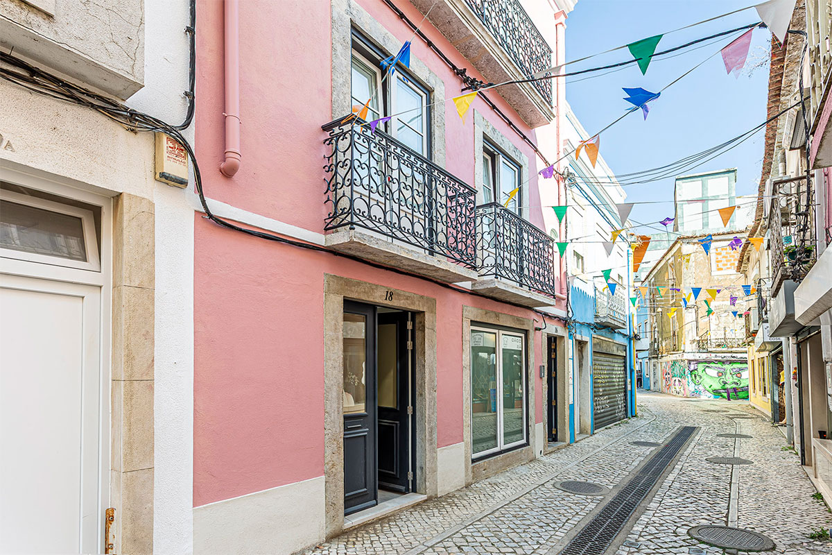 Prédio recuperado, com 3 apartamentos (1 duplex), no centro histórico de Setúbal - Refª PV-002.25