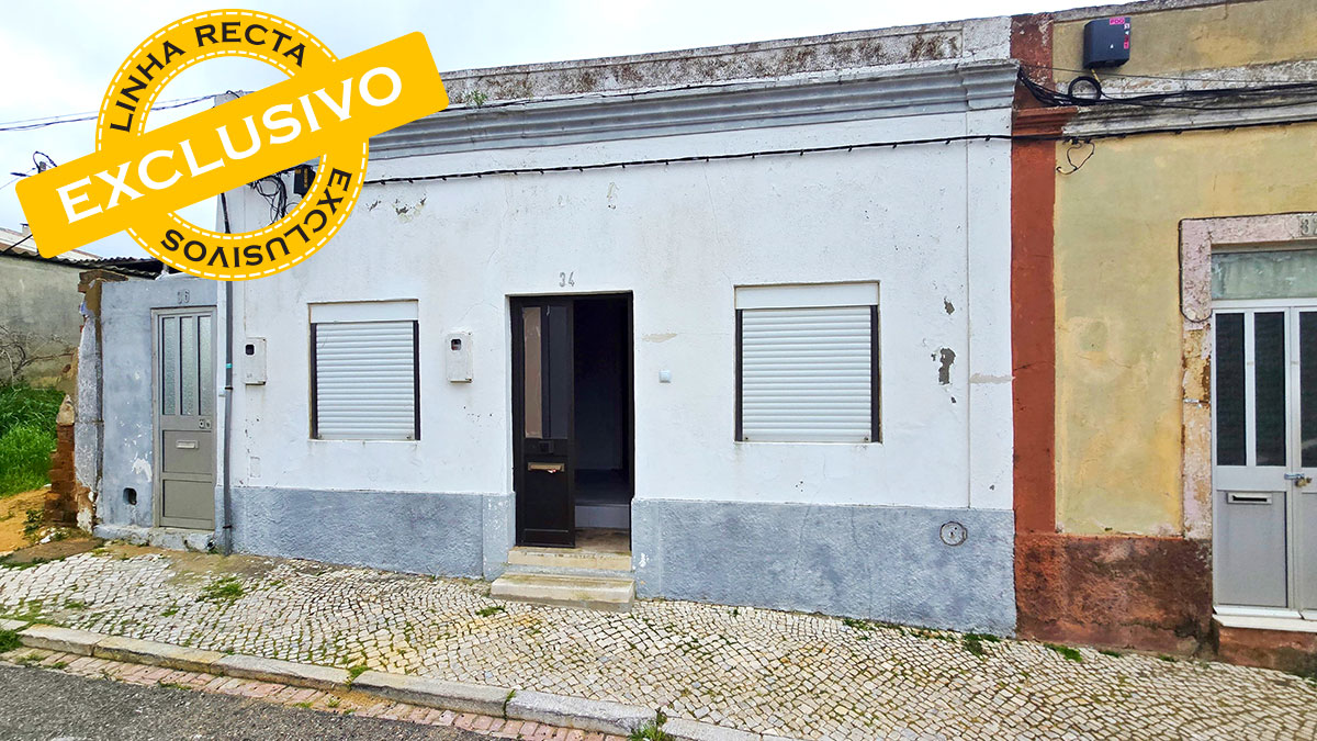 Moradia térrea, para reconstruir, no Bairro Santos Nicolau, em Setúbal - Refª M4-001.26