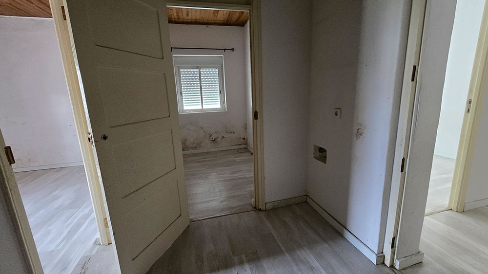 Moradia térrea, para reconstruir, no Bairro Santos Nicolau, em Setúbal - Refª M4-001.26