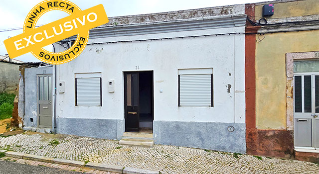 Moradia térrea, para reconstruir, no Bairro Santos Nicolau, em Setúbal - Refª M4-001.26 Moradia térrea, para reconstruir, no Bairro Santos Nicolau, em Setúbal - Refª M4-001.26