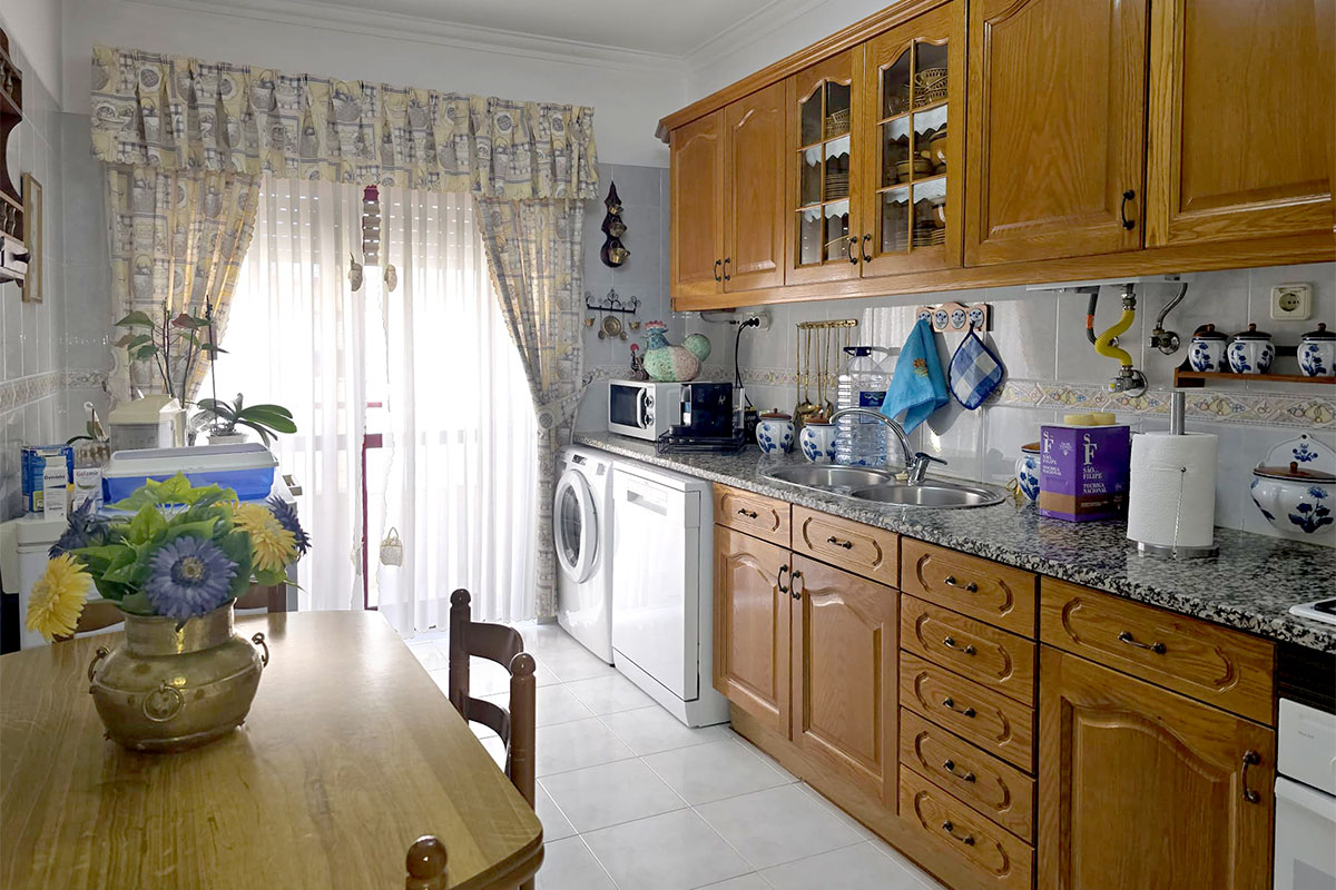 Apartamento T3, com 2 varandas e sotão, luz natural e em estado impecável, no Vale do Cobro em Setúbal - Refª 4-002.26