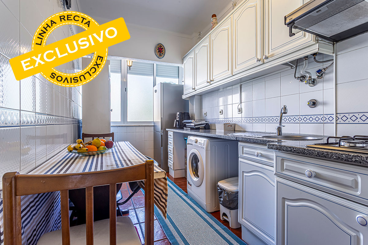 Apartamento T2, 1º andar com muita luz solar e construção robusta, no Bairro do Liceu em Setubal - Refª 3-002.26