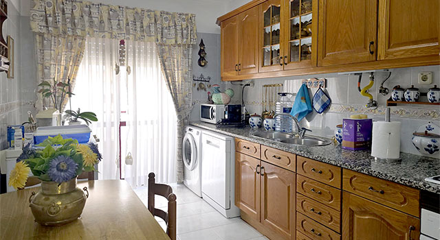 Apartamento T3, com 2 varandas e sotão, luz natural e em estado impecável, no Vale do Cobro em Setúbal - Refª 4-002.26