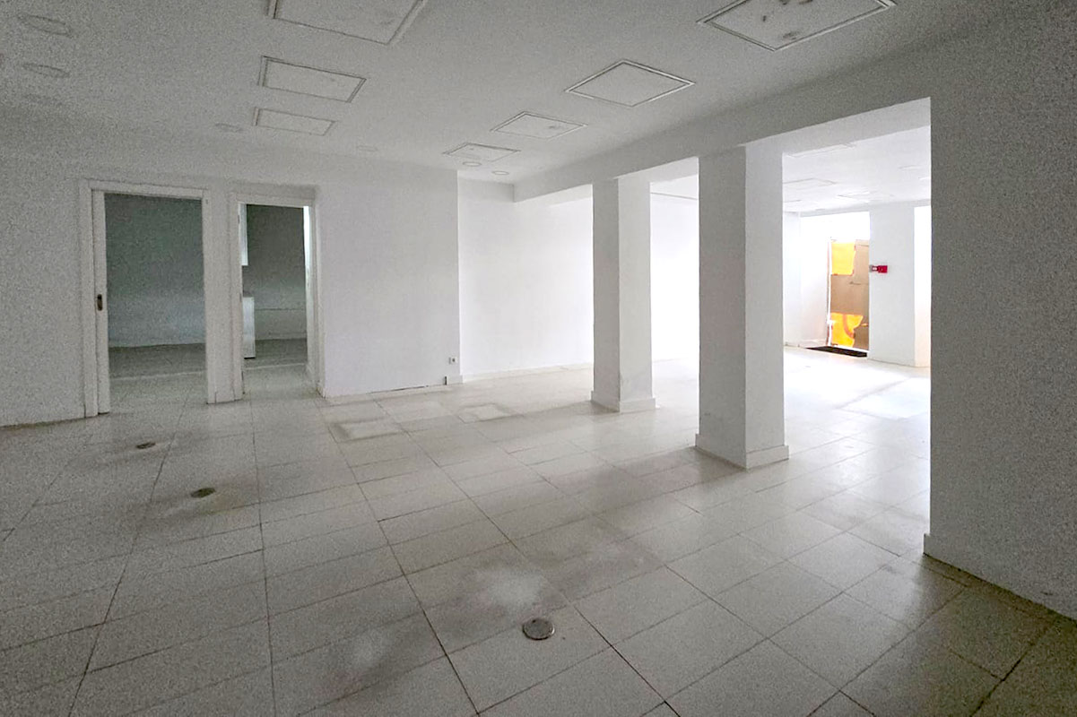 Loja, para arrendar, na Praça do Bocage em Setúbal - Refª LA-004.25