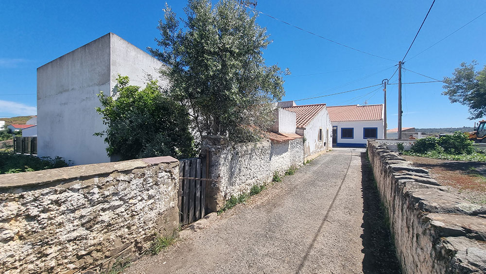 Moradia T1, térrea, com quintal, geminada, em Almodóvar - Refª M2-001.26