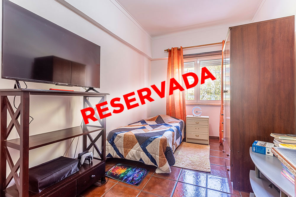 Apartamento T2, 1º andar com muita luz solar e construção robusta, no Bairro do Liceu em Setubal - Refª 3-002.26
