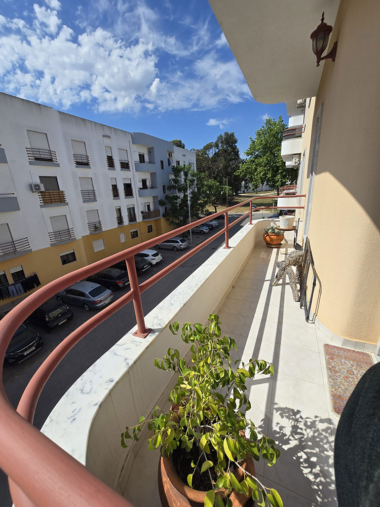 Apartamento T3, com 2 varandas e sotão, luz natural e em estado impecável, no Vale do Cobro em Setúbal - Refª 4-002.26