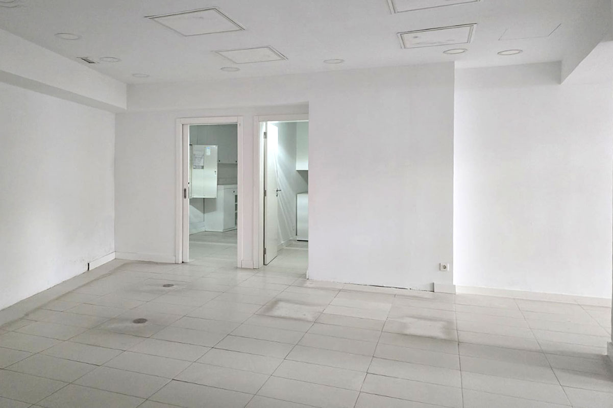 Loja, para arrendar, na Praça do Bocage em Setúbal - Refª LA-004.25