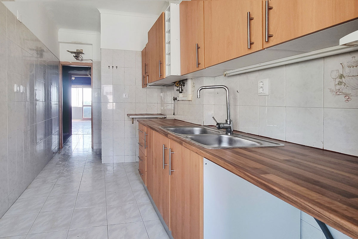 Apartamento T3+1, com 2 varandas e sotão, no Seixal, próximo dos barcos para Lisboa - Refª 4-005.26