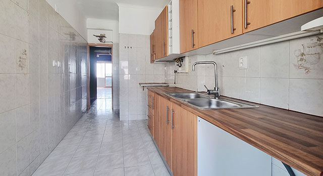 Apartamento T3+1, com 2 varandas e sotão, no Seixal, próximo dos barcos para Lisboa - Refª 4-005.26