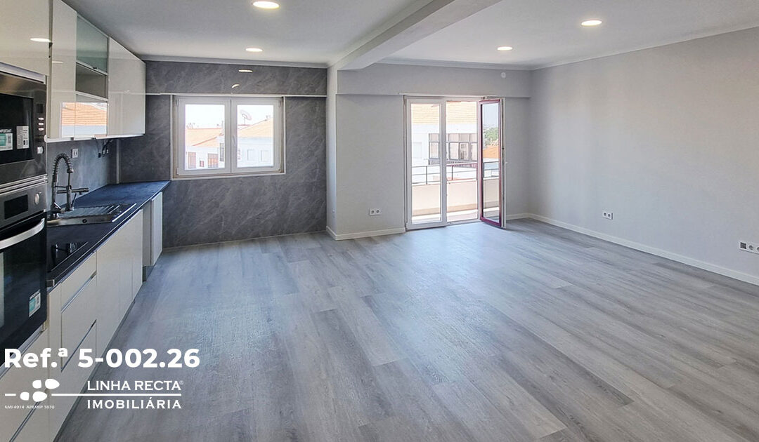 Apartamento T4, como novo, com 4 quartos, 2 varandas e 2 WC, 5 min. da estação de comboio e barco para Lisboa – Refª 5-002.26