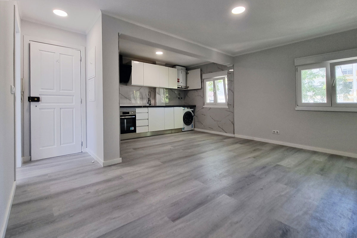 Apartamento T3, remodelado, pronto a habitar, a 7km de Lisboa - Refª 4-003.26