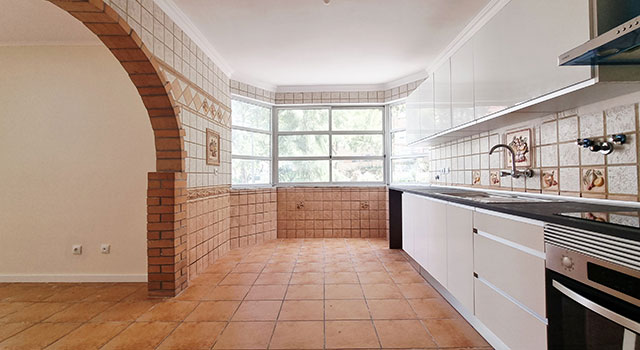 Apartamento T2+1, T2 convertido em T3 de 95,1m2 no distrito de Lisboa, Tapada das Merces, Sintra - Refª 3-007.26 Apartamento T2+1, T2 convertido em T3 de 95,1m2 no distrito de Lisboa, Tapada das Merces, Sintra - Refª 3-007.26