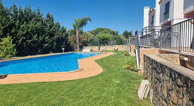 Moradia em Banda T2+1, em condomínio fechado, com grande garagem e piscina, na Guia, Albufeira - Refª M4-003.26 Moradia em Banda T2+1, em condomínio fechado, com grande garagem e piscina, na Guia, Albufeira - Refª M4-003.26