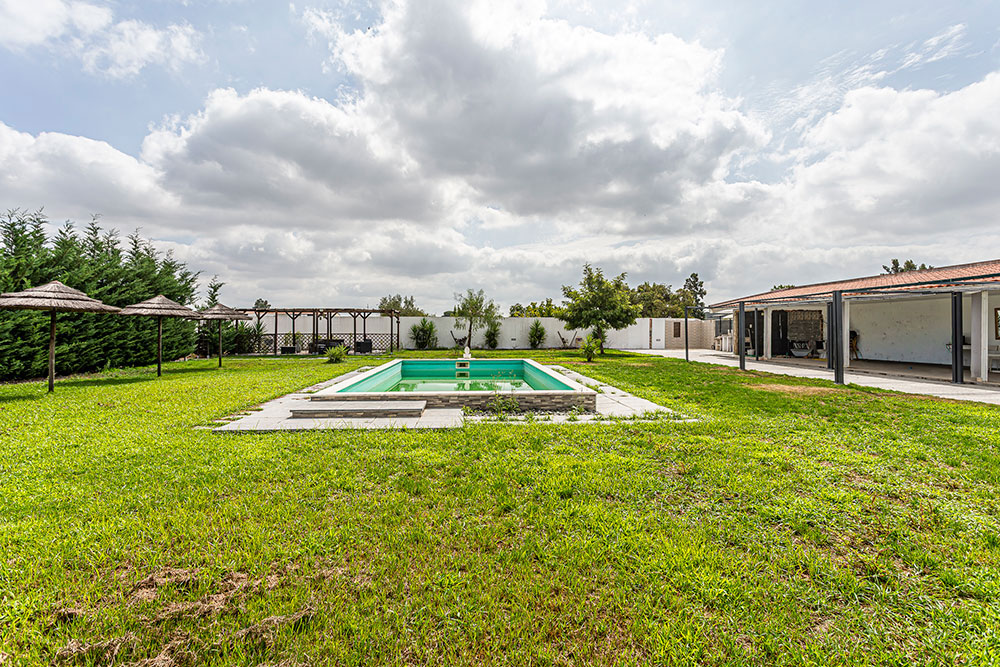 Quinta no Poceirão, com casa em construção e espaço para a realização de eventos - Refª SOL_2390