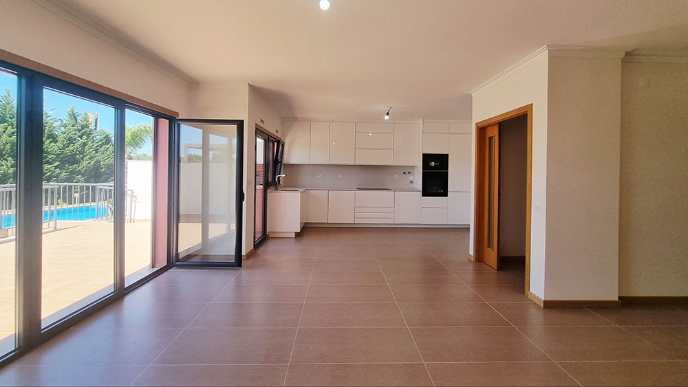 Moradia em Banda T2+1, em condomínio fechado, com grande garagem e piscina, na Guia, Albufeira - Refª M4-003.26 Moradia em Banda T2+1, em condomínio fechado, com grande garagem e piscina, na Guia, Albufeira - Refª M4-003.26