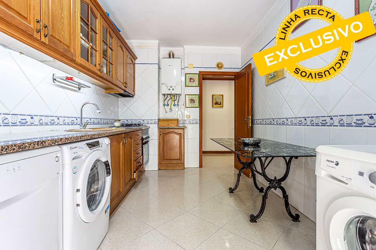 Apartamento T3, com áreas generosas e varanda, em Vale do Cobro, Setúbal - Refª 4-008.26