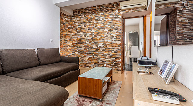 Apartamento T1, transformado em T2, na Praça de Portugal, em Setúbal, com inquilino até junho 2027, mobilado e equipado - Refª 2-002.26