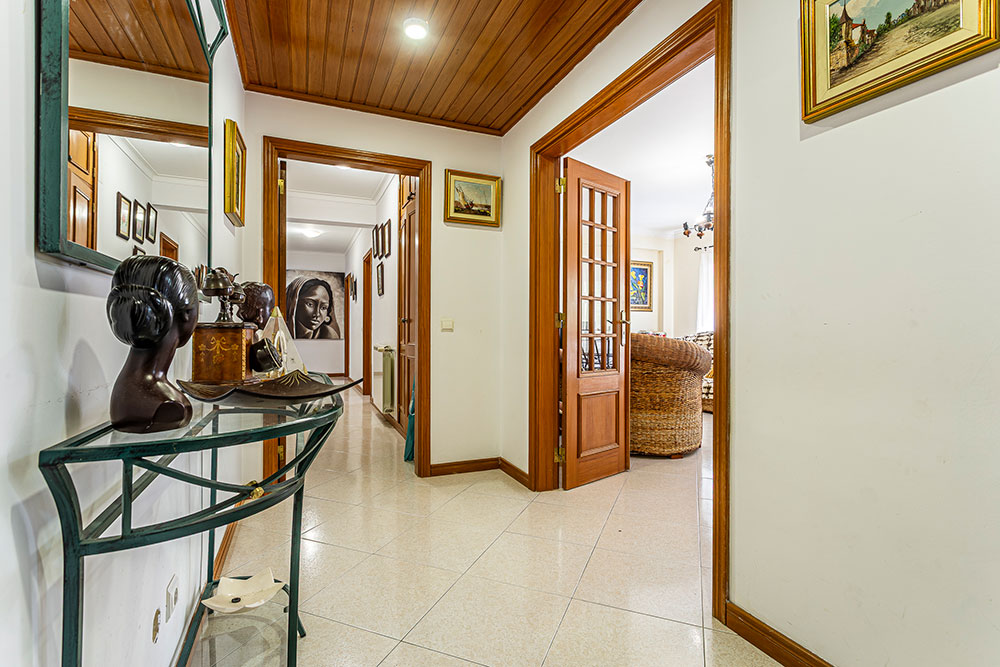 Apartamento T3, com áreas generosas e varanda, em Vale do Cobro, Setúbal - Refª 4-008.26