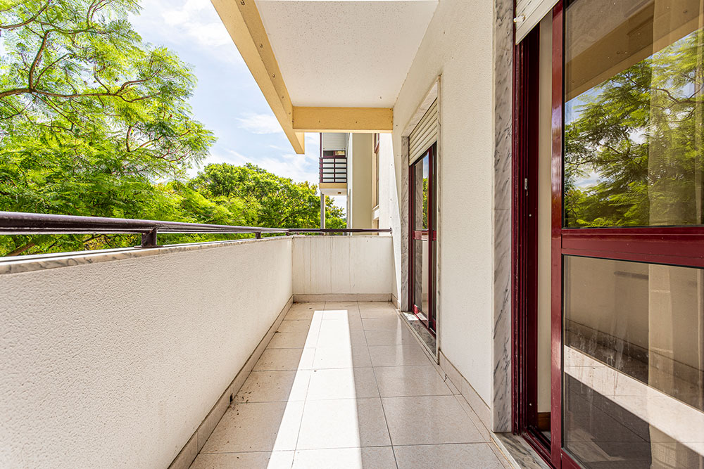 Apartamento T3, com áreas generosas e varanda, em Vale do Cobro, Setúbal - Refª 4-008.26